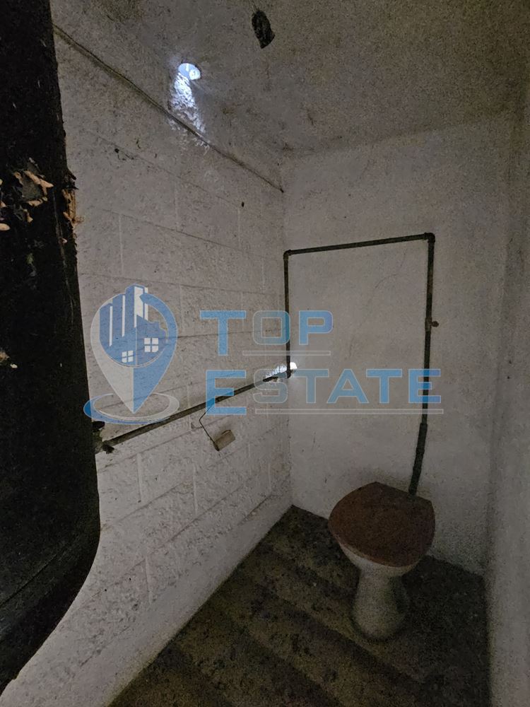 Двуетажна къща с голям двор в село Върбица, област Велико Търново - 0