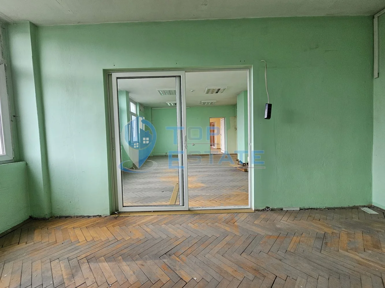 Просторен офис в центъра на гр. Велико Търново - 0