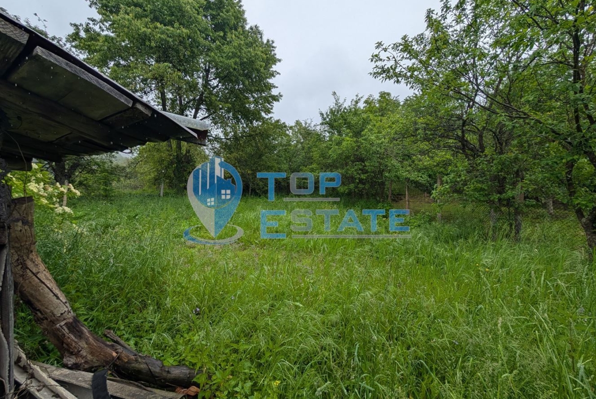 Двуетажна тухлена къща в близост до град Плачковци - 0