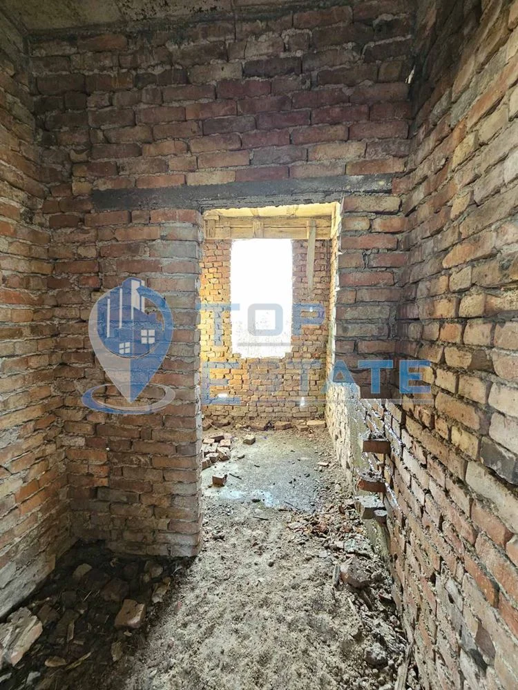 Голяма къща в строеж в село Царски Извор, област Велико Търново - 0