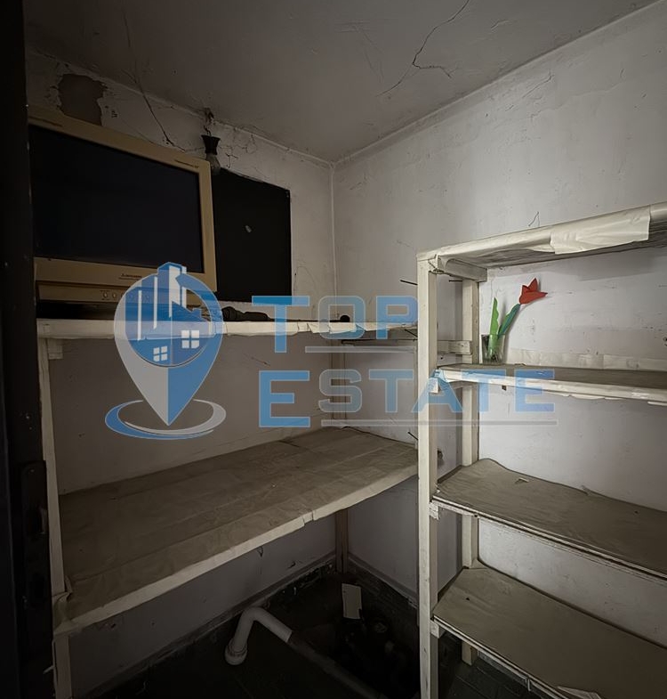 Двуетажна сграда подходяща за развитие на бизнес в центъра на град Павликени, област Велико Търново - 0