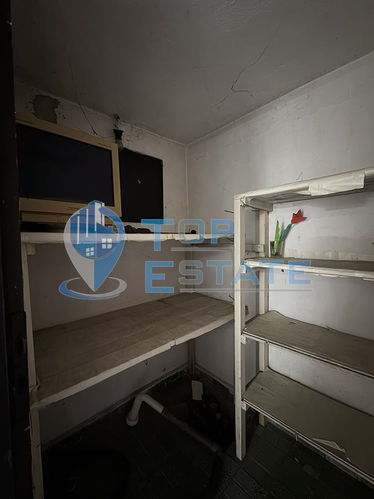 Двуетажна сграда подходяща за развитие на бизнес в центъра на град Павликени, област Велико Търново - 0