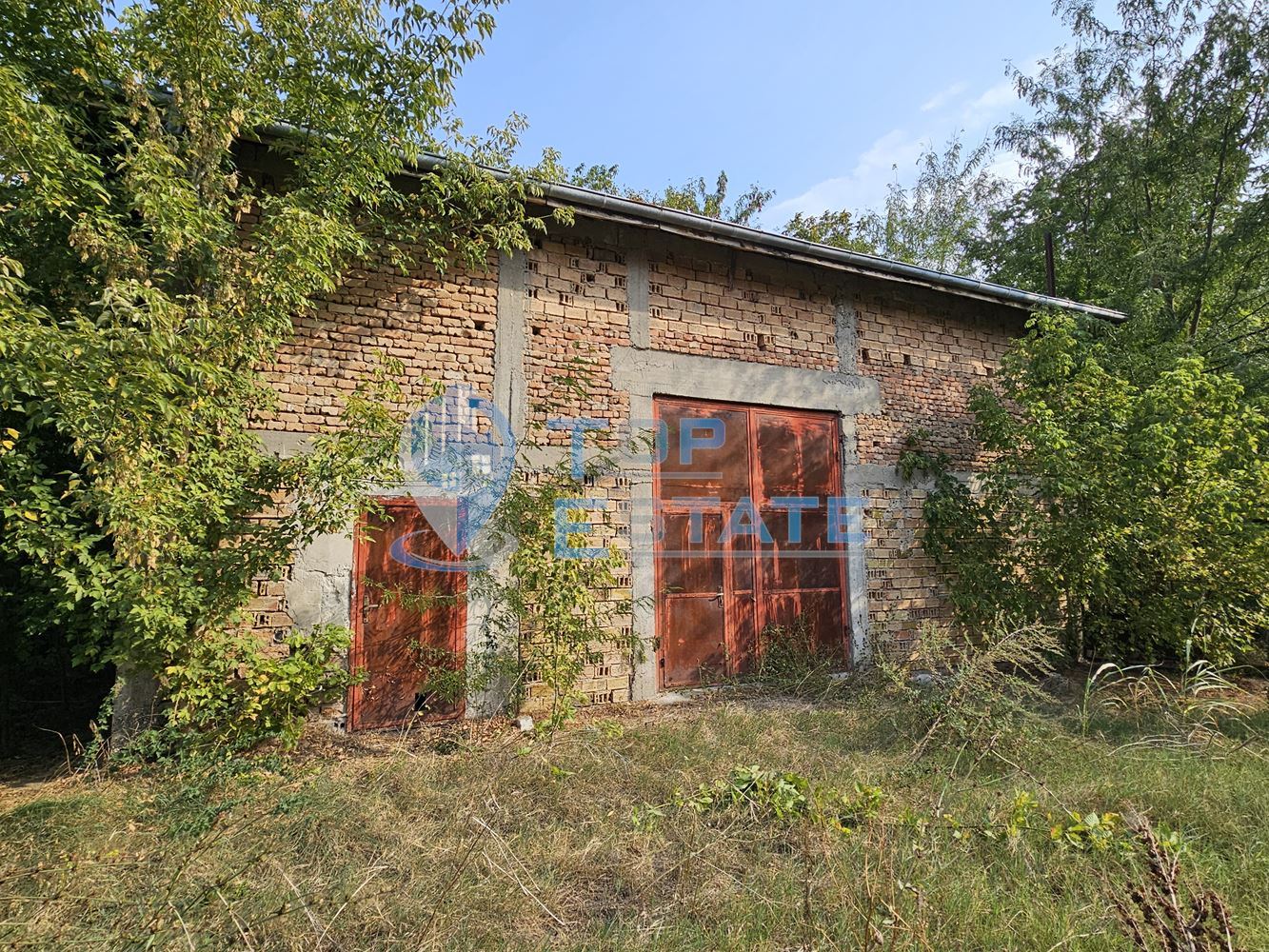 Тухлена промишлена сграда с ток и вода в с. Алеково, област Велико Търново-0 Тухлена промишлена сграда с ток и вода в с. Алеково, област Велико Търново - 0