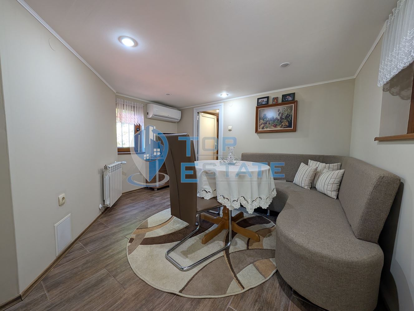 Реновирана двуетажна къща в Тревненския балкан - 0