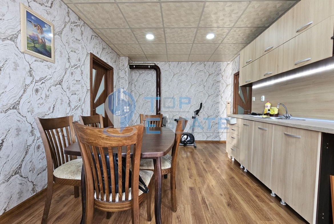 Обзаведен и ремонтиран двустаен тухлен апартамент в Горна Оряховица, квартал Гарата - 0