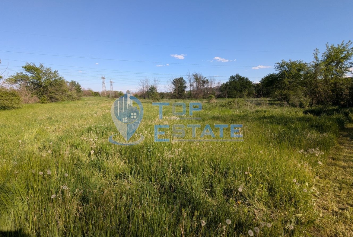 Голям парцел в регулация в покрайнните на село Първомайци, област Велико Търново - 0