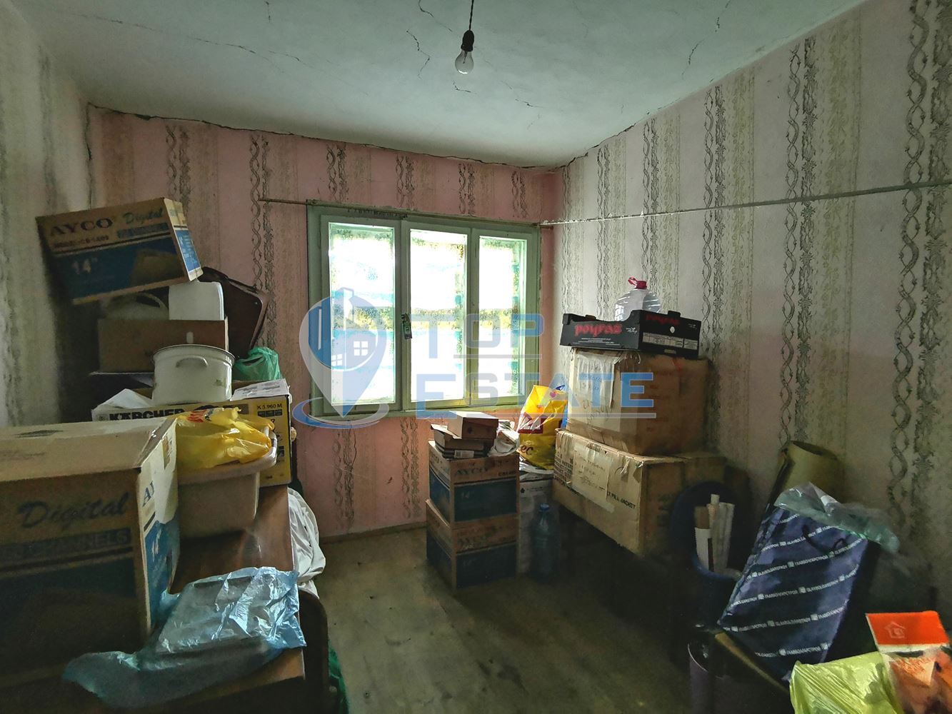 Двуетажна тухлена къща с вътрешна баня с тоалетна в с. Дъскот-0 Двуетажна тухлена къща с вътрешна баня с тоалетна в с. Дъскот - 0