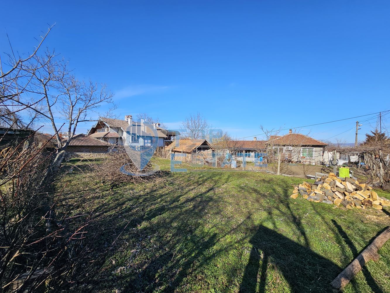 Парцел с правилна форма в регулация в централната част на гр. Лясковец, област Велико Търново - 0