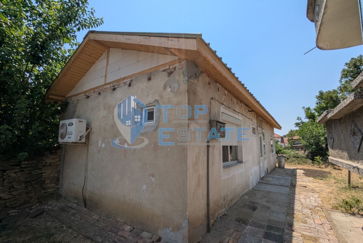 Едноетажна къща след основен ремонт в град Павликени, област Велико Търново - 0