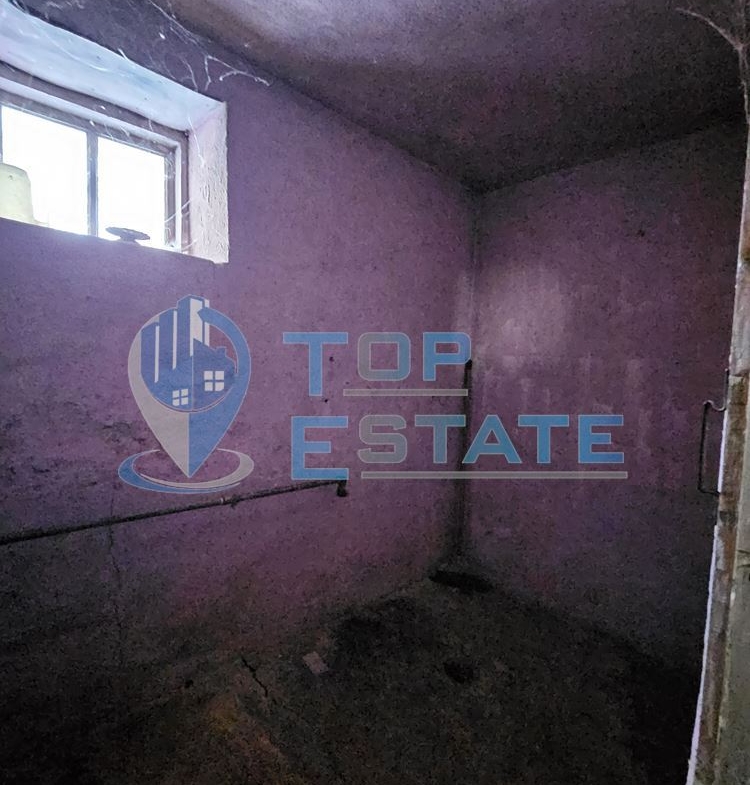 Голяма едноетажна тухлена къща с гараж в село Страхилово - 0