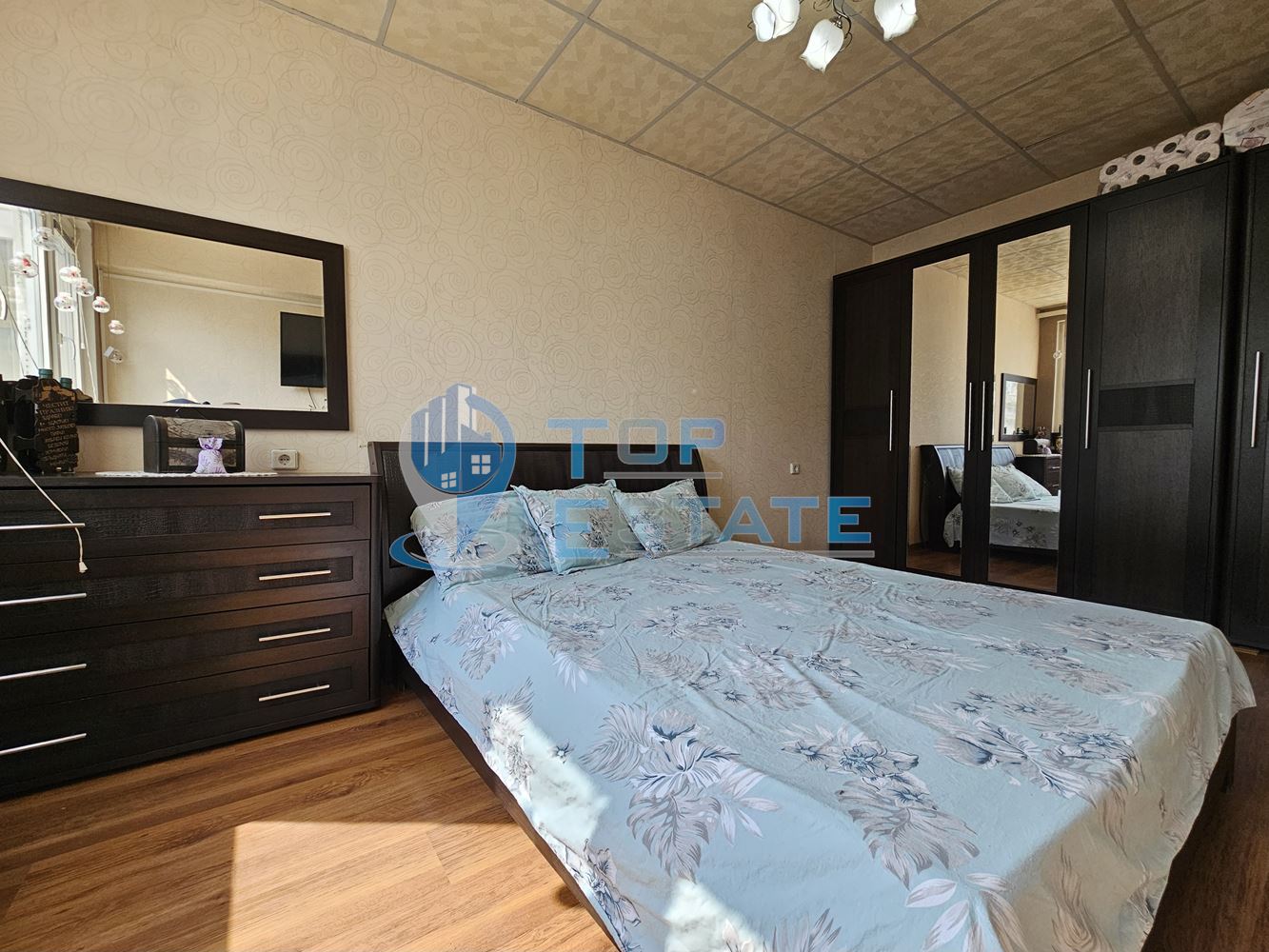 Обзаведен и ремонтиран двустаен тухлен апартамент в Горна Оряховица, квартал Гарата - 0