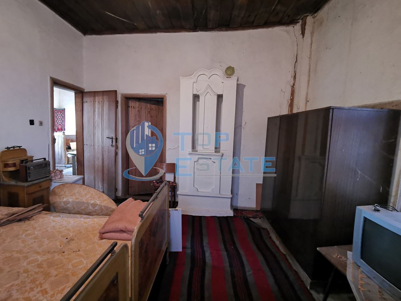 Двуетажна къща с шест стаи и вътрешна баня с тоалетна в село Беброво - 0