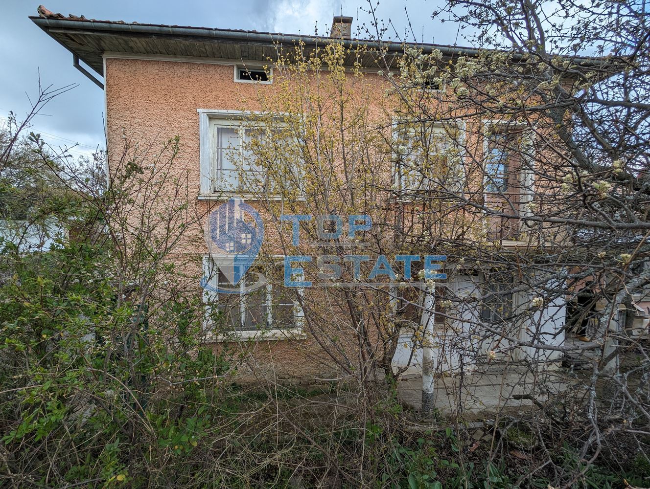 Двуетажна тухлена къща с гараж в с. Добромирка, област Габрово-0 Двуетажна тухлена къща с гараж в с. Добромирка, област Габрово - 0