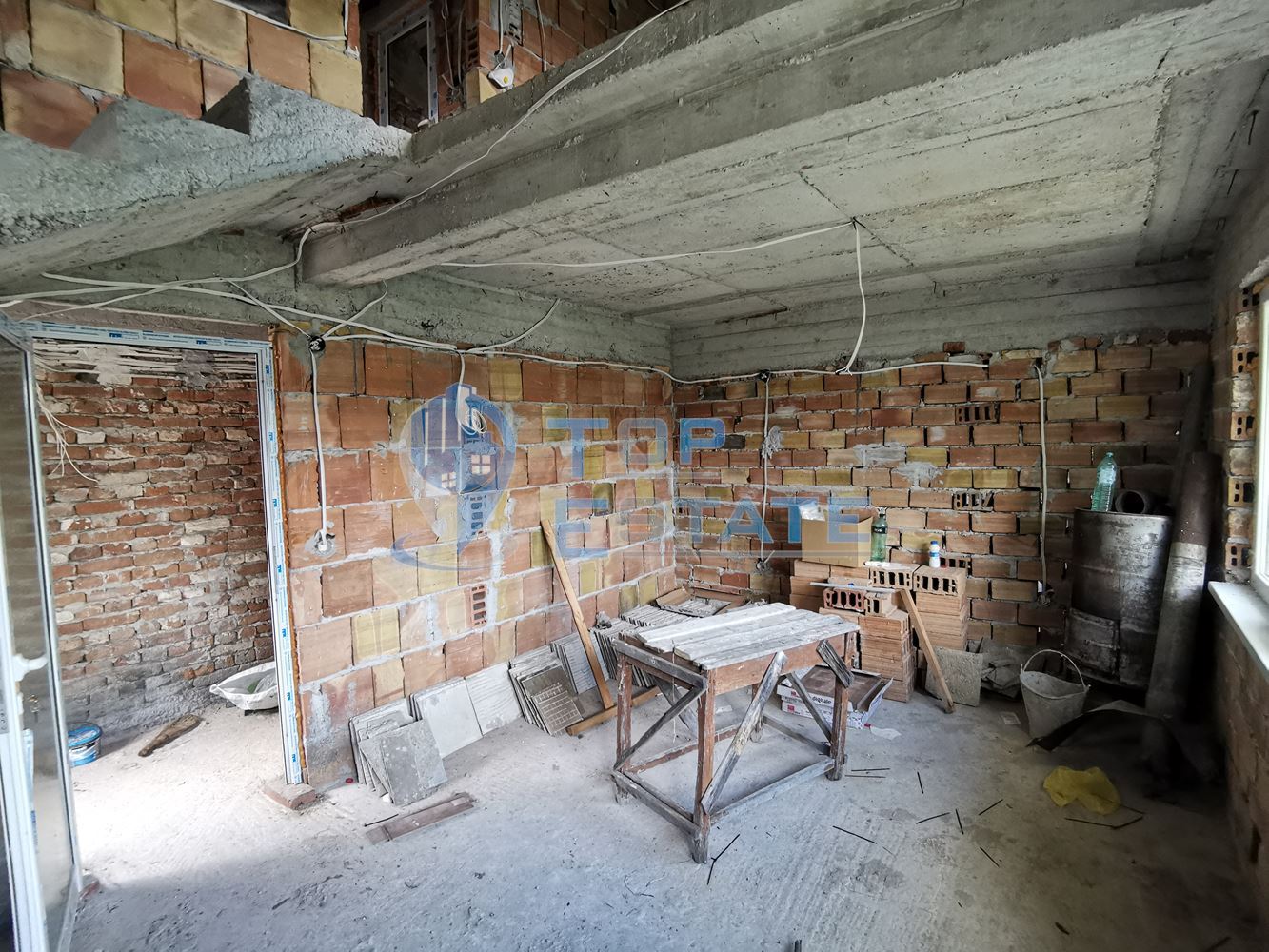 Триетажна къща ново строителство в близост до центъра на град Трявна - 0