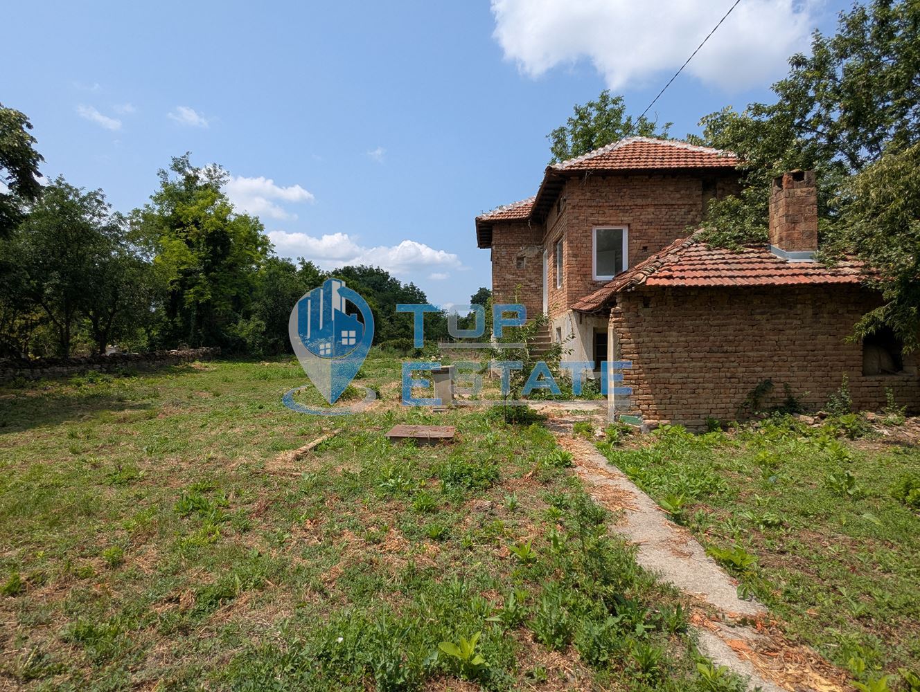 Двуетажна тухлена къща разположена в село Стамболово, община Павликени, област Велико Търново - 0