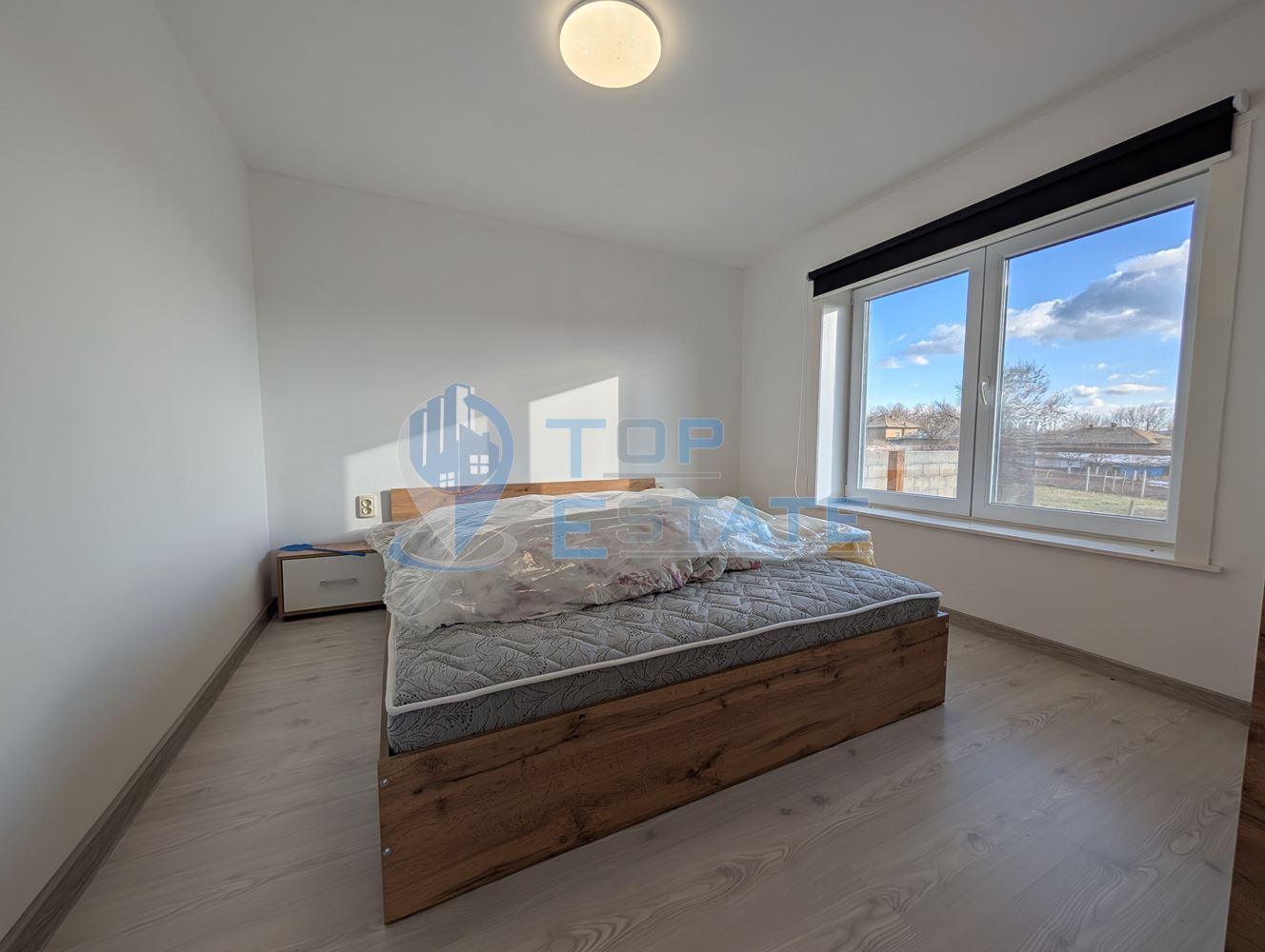 Реновирана тухлена къща с красива панорама и басейн в село Садина-0 Реновирана тухлена къща с красива панорама и басейн в село Садина - 0