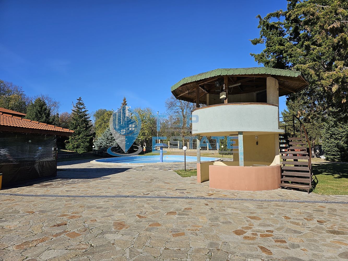 Хотел с три басейна и прекрасна панорама над гр. Лясковец-0 Хотел с три басейна и прекрасна панорама над гр. Лясковец - 0