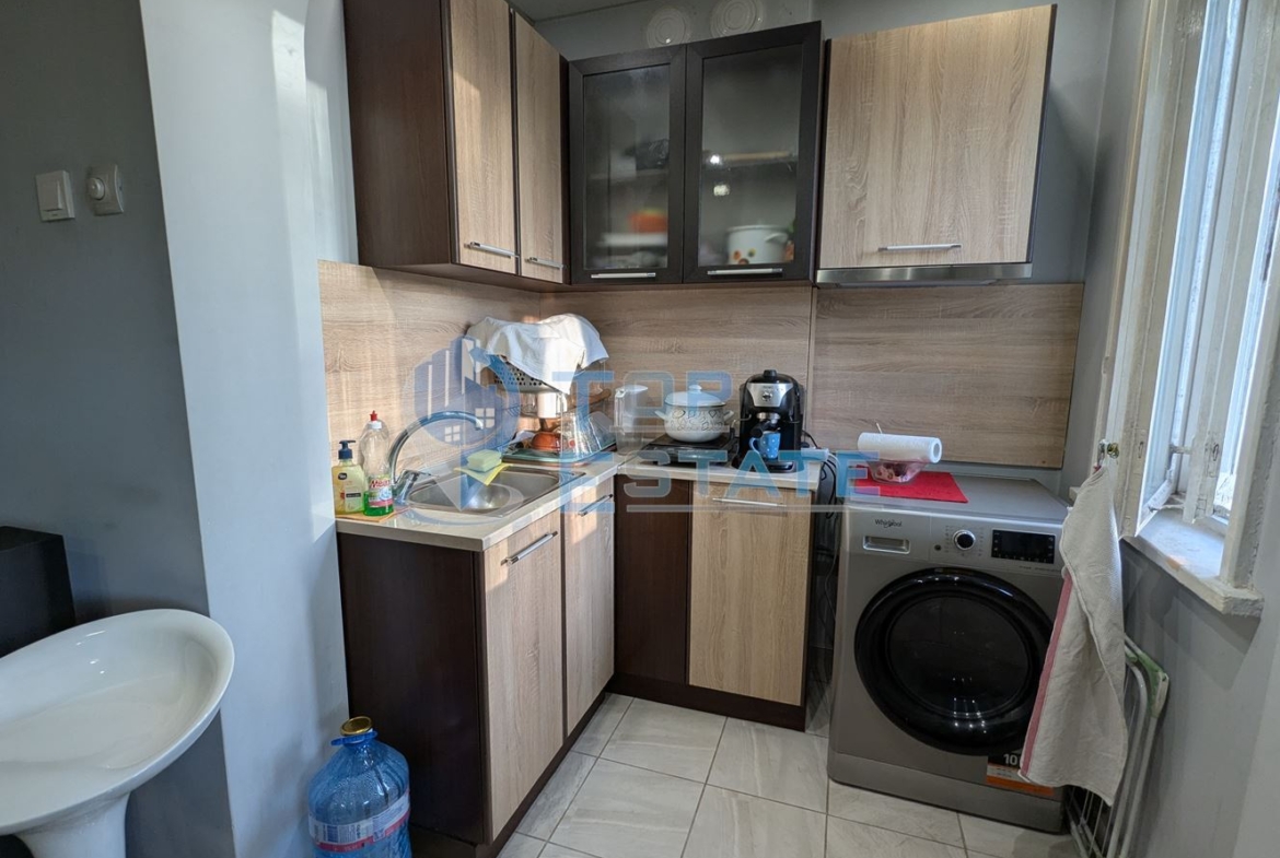 Двустаен тухлен апартамент на комуникативна улица в квартал Гарата, град Горна Оряховица, област Велико Търново - 0