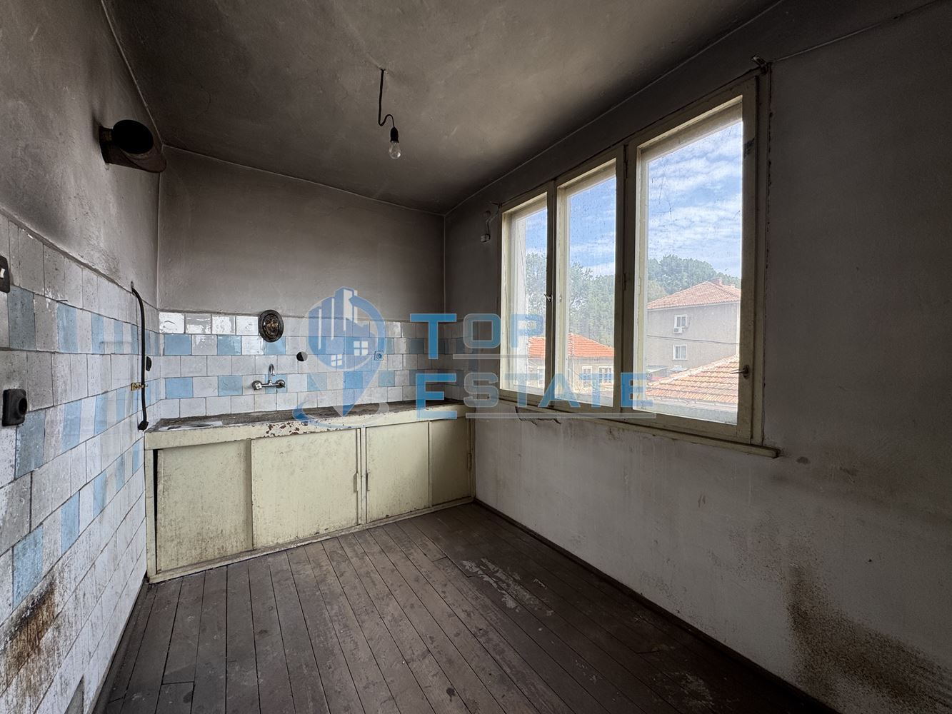 Етаж от къща със сутеренен етаж в град Павликени, област Велико Търново - 0