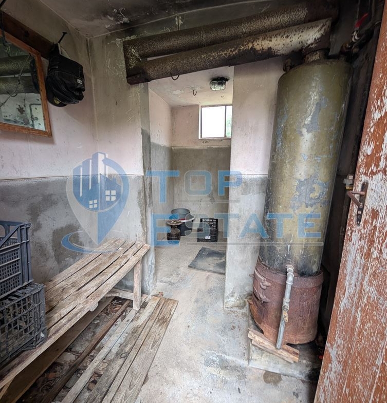 Двуетажна тухлена къща в близост до град Плачковци - 0