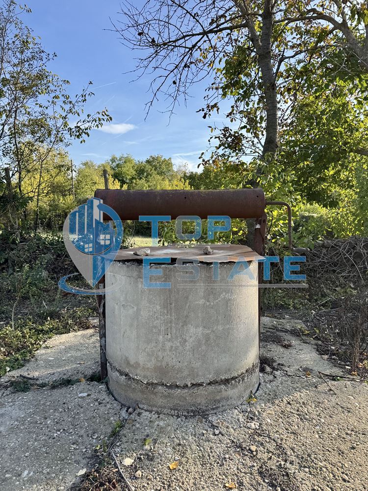 Двуетажна тухлена къща с кладенец в с. Михалци, област Велико Търново.-0 Двуетажна тухлена къща с кладенец в с. Михалци, област Велико Търново. - 0