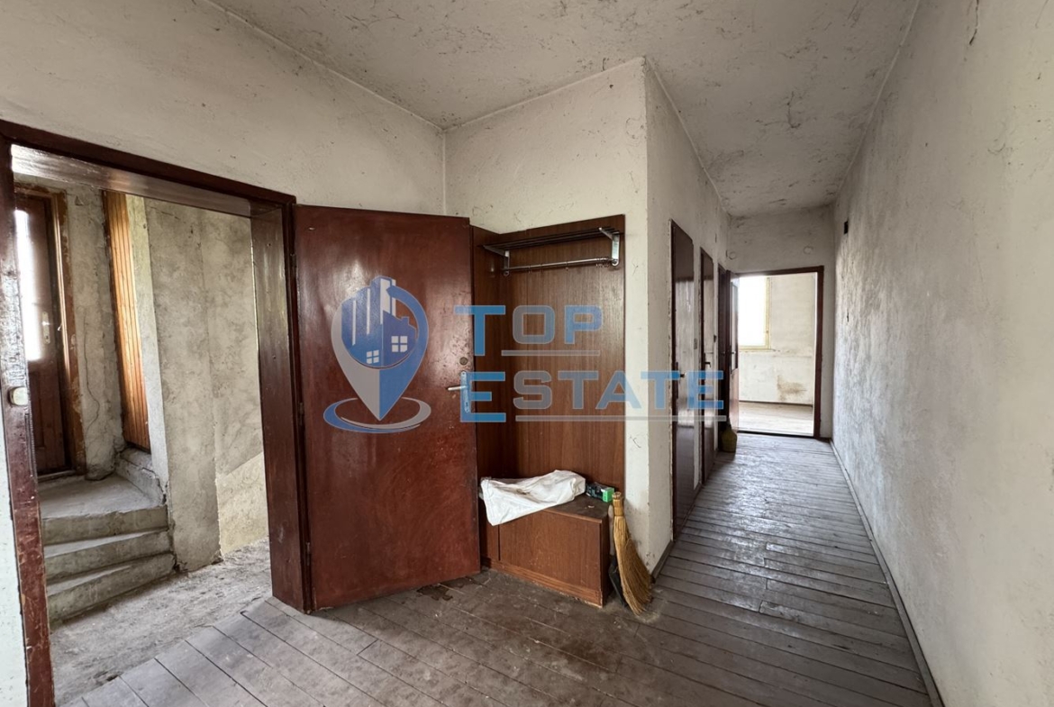 Етаж от къща със сутеренен етаж в град Павликени, област Велико Търново - 0