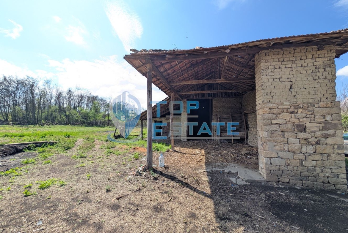 Двуетажна къща с голям двор и кладенец в село Иванча - 0