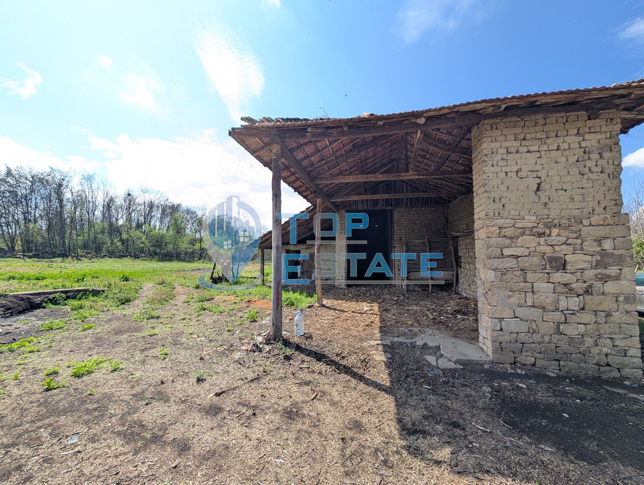 Двуетажна къща с голям двор и кладенец в село Иванча - 0