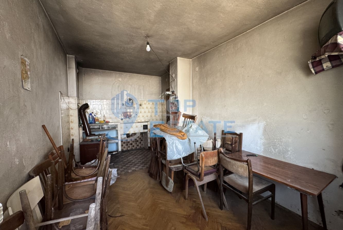 Тристаен тухлен апартамент в кв. Колю Фичето, град Велико Търново - 0