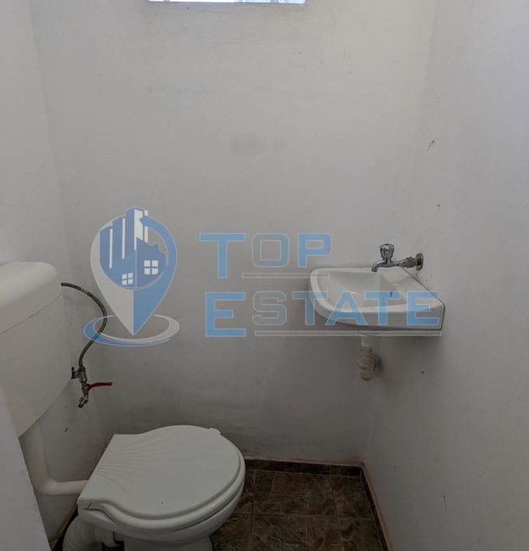 Двуетажна къща с кладенец и гараж в град Сухиндол - 0