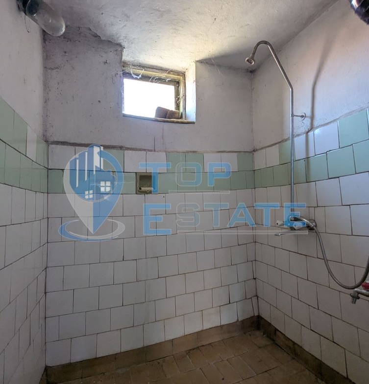 Двуетажна тухлена къща в село Драгижево, област Велико Търново - 0