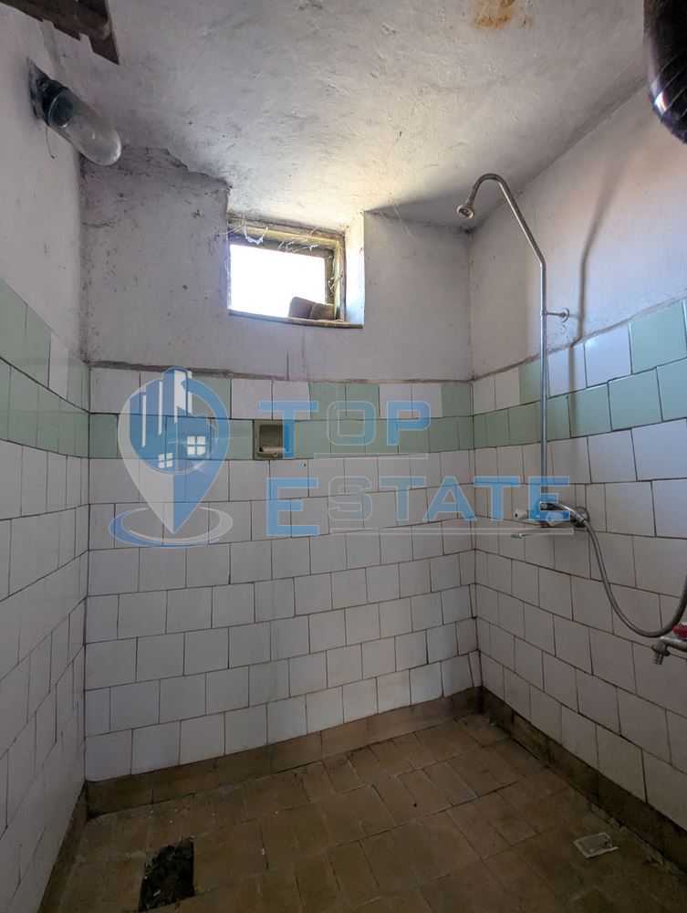 Двуетажна тухлена къща в село Драгижево, област Велико Търново - 0