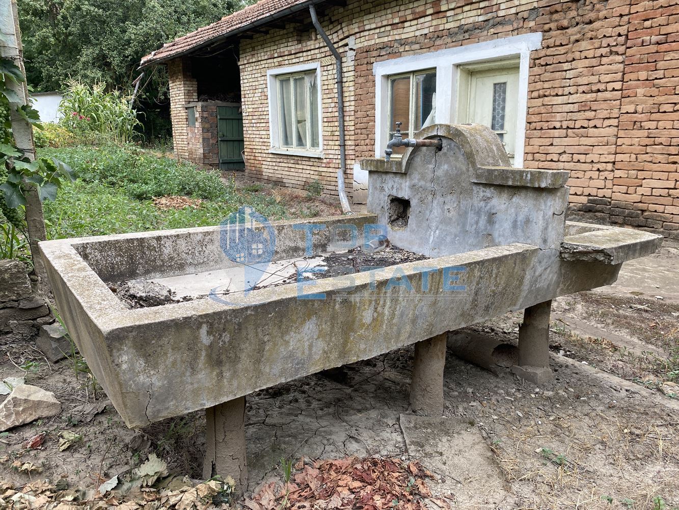 Тухлена къща с гараж в село Вързулица, област Велико Търново-0 Тухлена къща с гараж в село Вързулица, област Велико Търново - 0