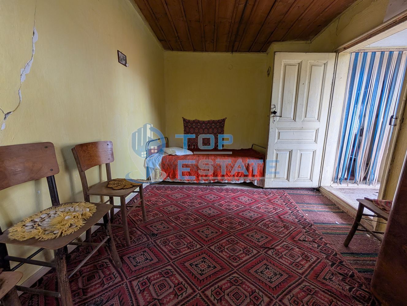 Двуетажна старинна къща с кладенец в село Малки Вършец - 0