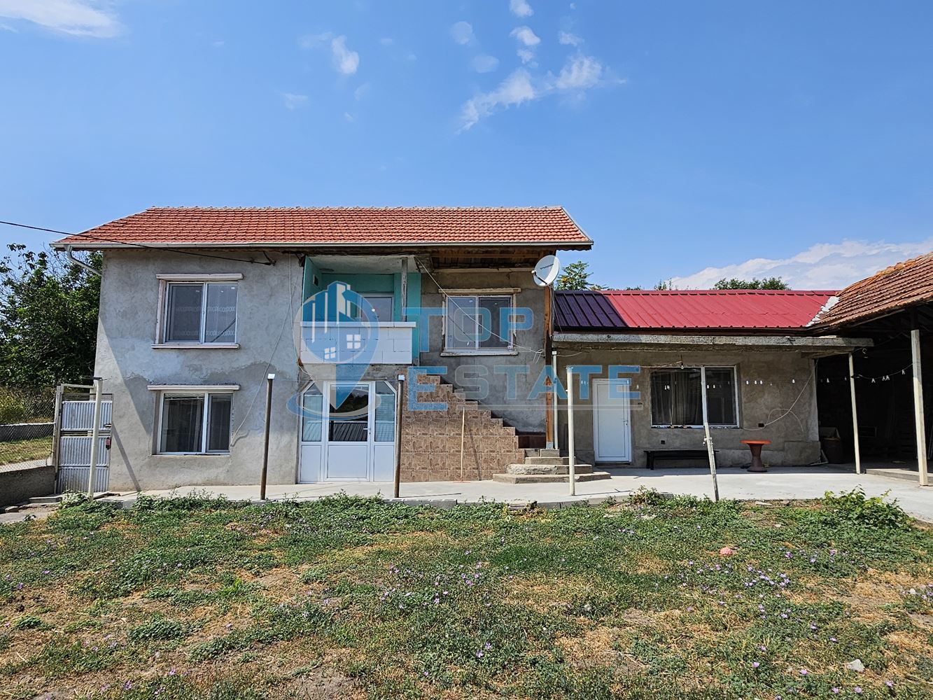 Двуетажна обзаведена и ремонтирана къща с три спални в село Страхилово, област Велико Търново - 0