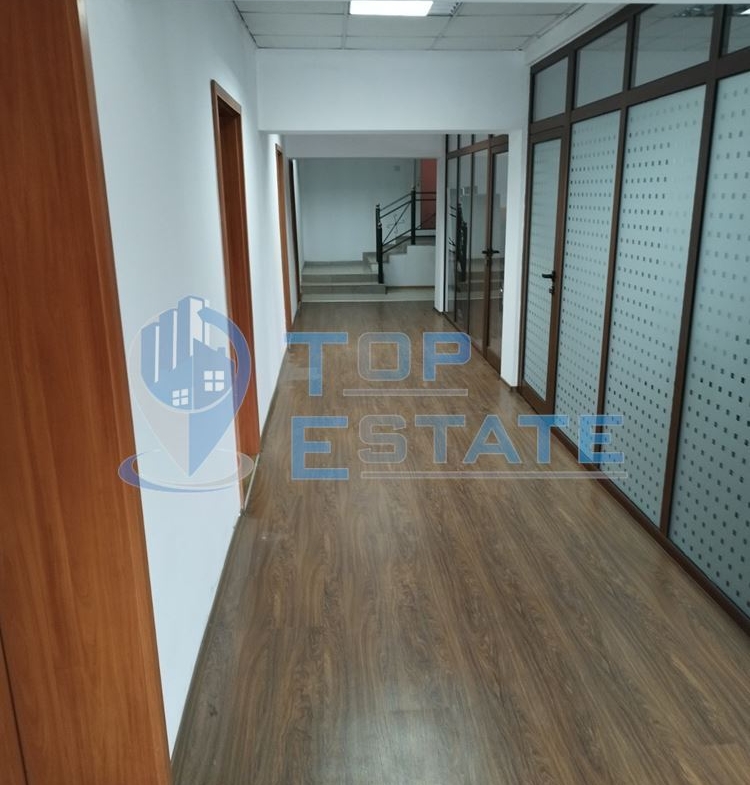 Просторен офис със самостоятелен достъп под наем в град Горна Оряховица - 0