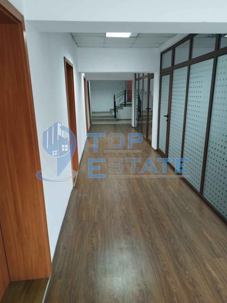 Просторен офис със самостоятелен достъп под наем в град Горна Оряховица-0 Просторен офис със самостоятелен достъп под наем в град Горна Оряховица - 0