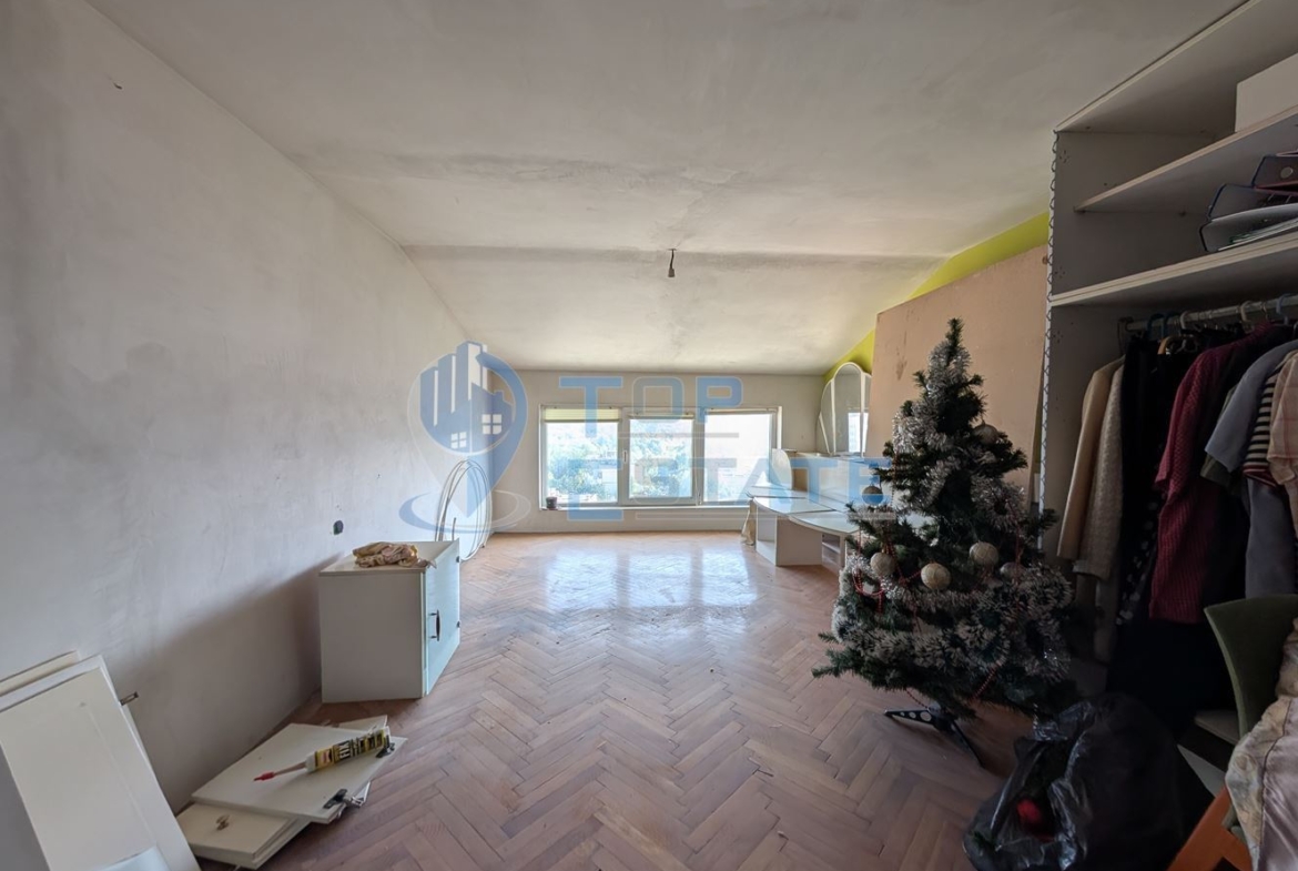 Тухлен тризонет в квартал Зона Б на град Велико Търново - 0