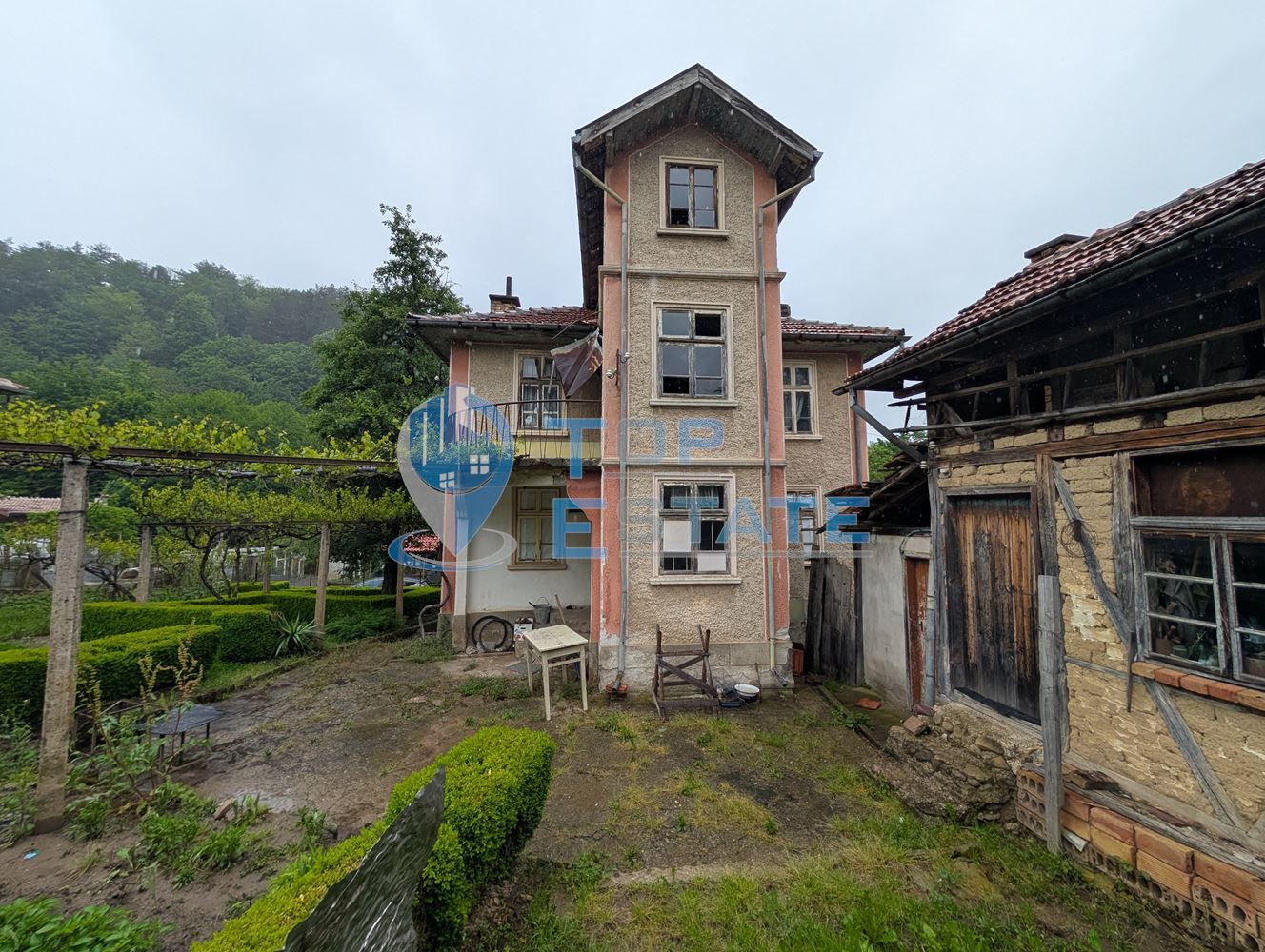 Двуетажна тухлена къща в близост до град Плачковци - 0