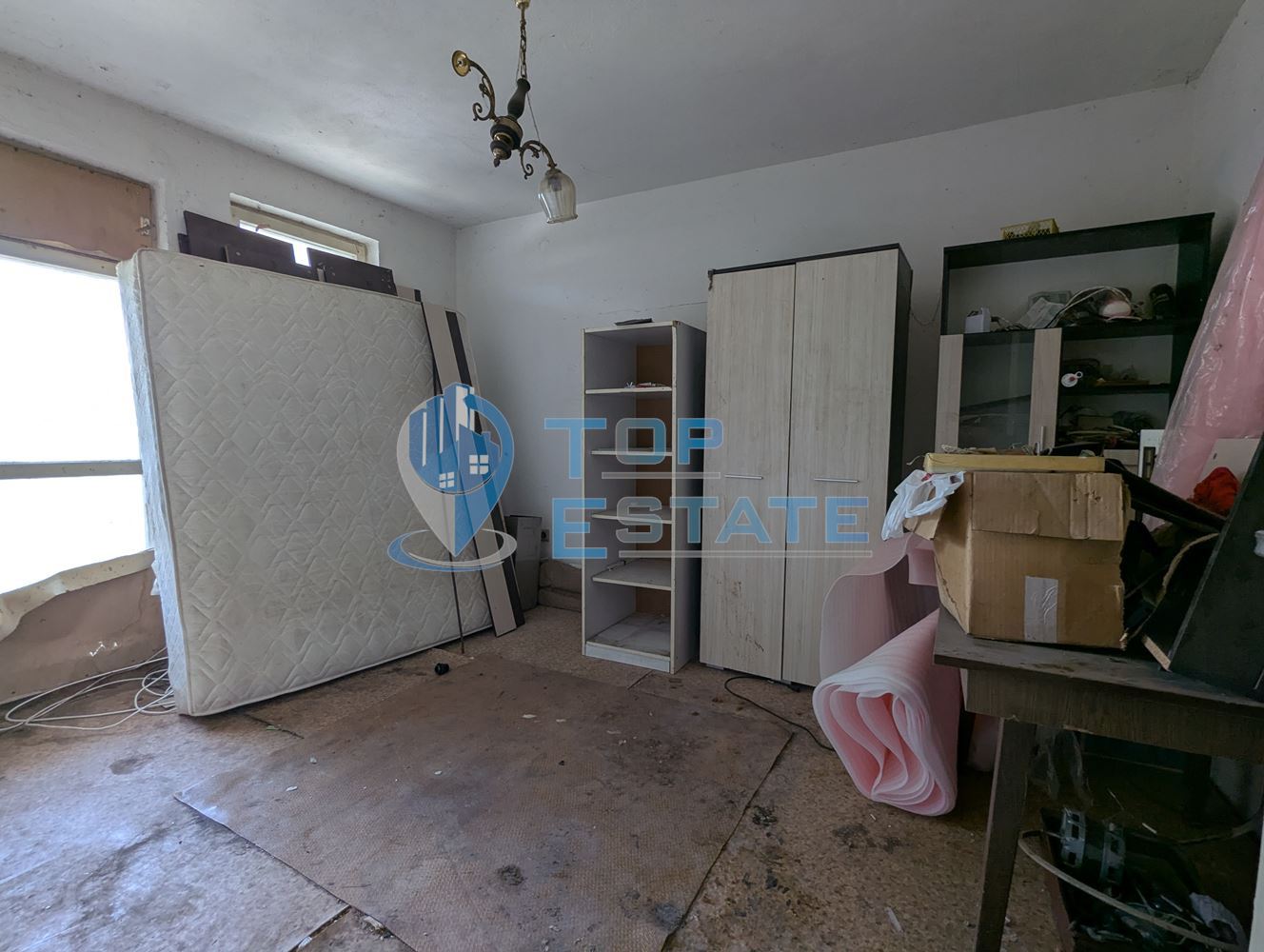 Двустаен апартамент в тухлена сграда в близост до гарата в град Стражица, област Велико Търново - 0