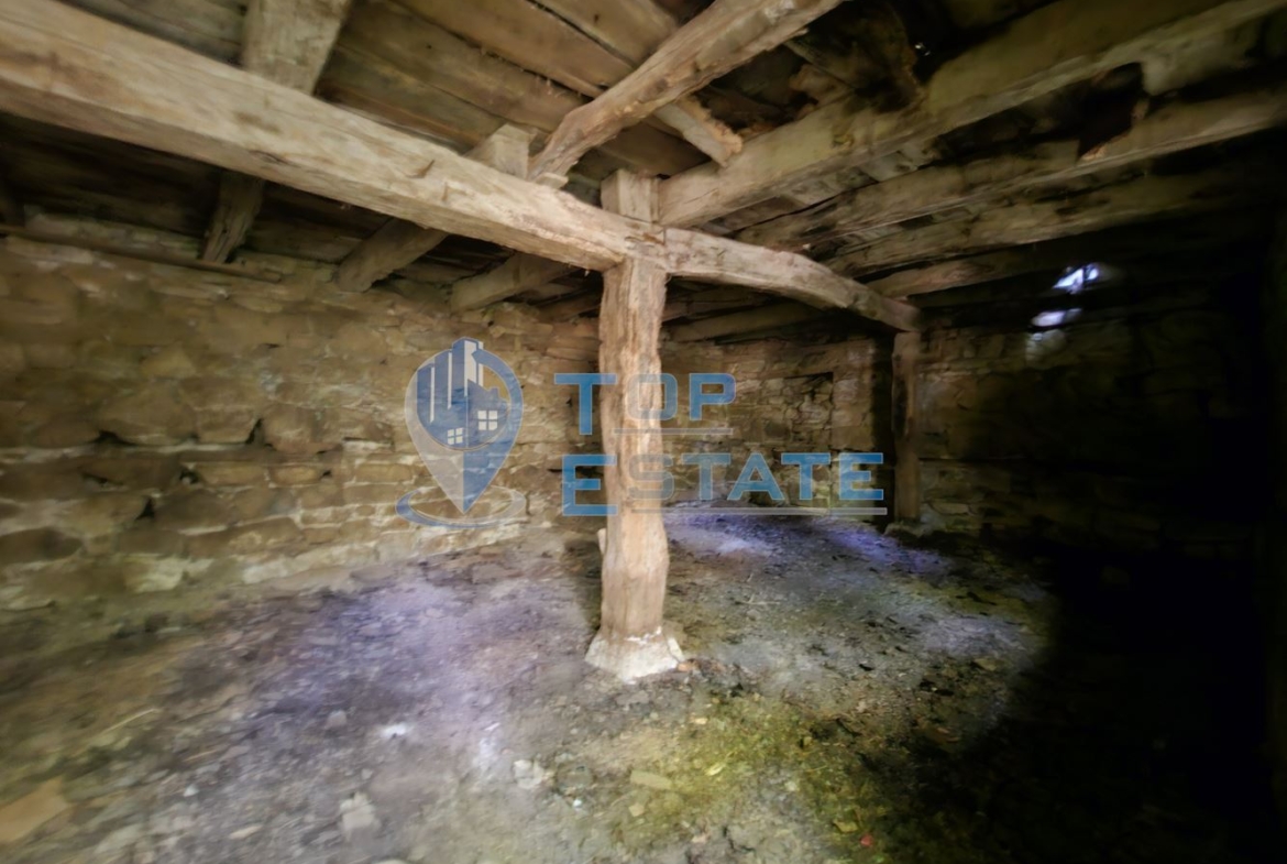 Парцел с каменна постройка до гора и поточе в квартал Златари, град Габрово - 0