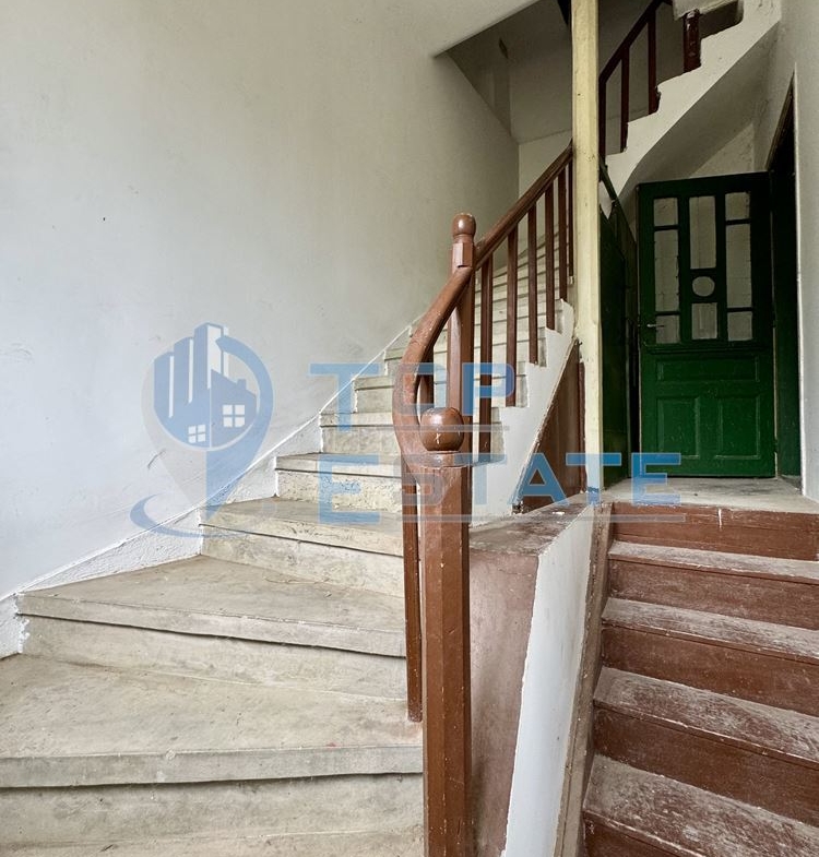 Голяма двуетажна тухлена къща в село Янтра, област Габрово. - 0