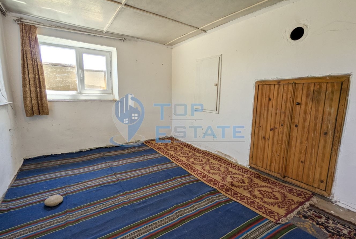 Двуетажна тухлена къща в село Драгижево, област Велико Търново - 0