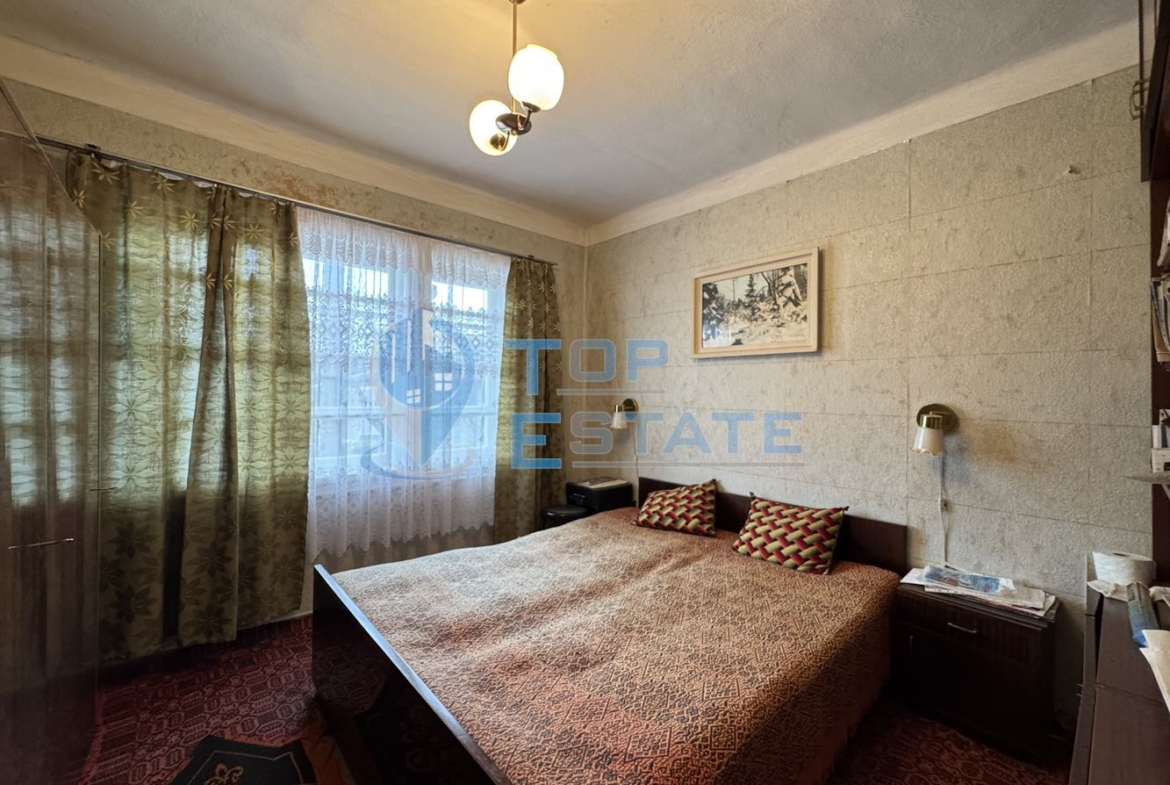 Двуетажна тухлена къща с гараж в с. Константин, област Велико Търново - 0