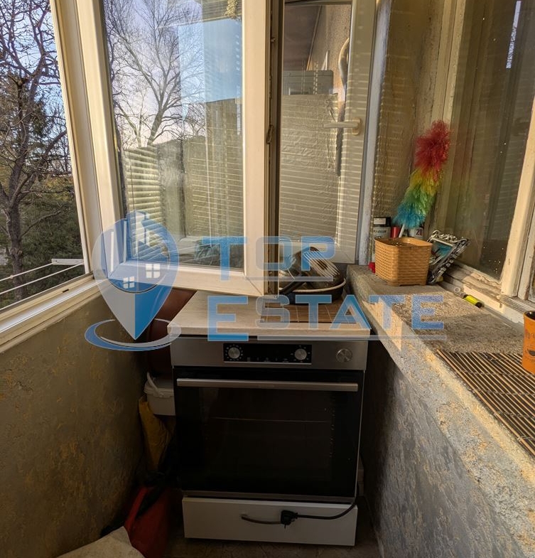 Двустаен тухлен апартамент на комуникативна улица в квартал Гарата, град Горна Оряховица, област Велико Търново - 0