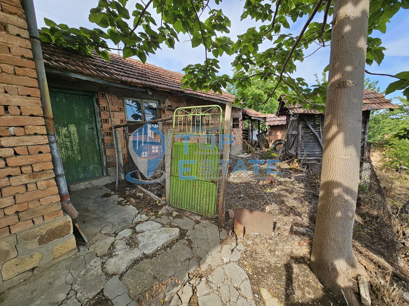 Двуетажна къща с вътрешна баня и панорамна гледка в с. Българско Сливово - 0