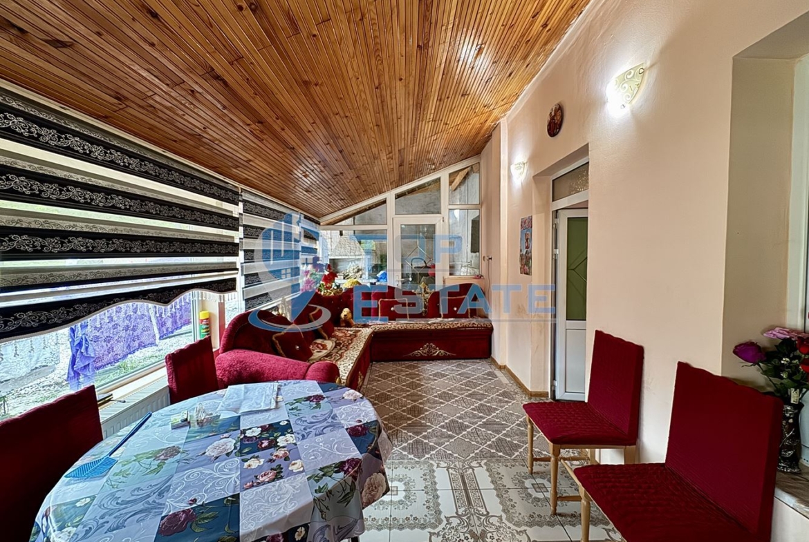 Двуетажна тухлена къща с кладенец и допълнителни постройки в село Недан, област Велико Търново - 0