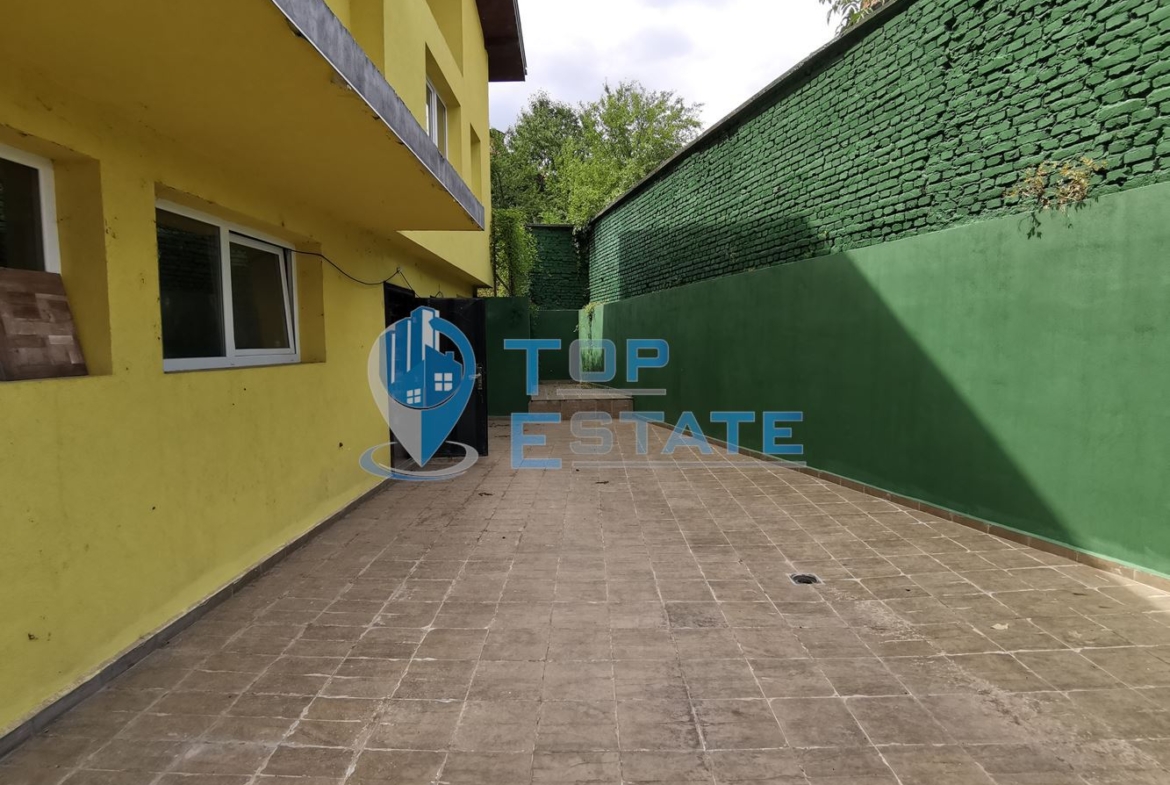 Триетажна къща ново строителство в близост до центъра на град Трявна - 0