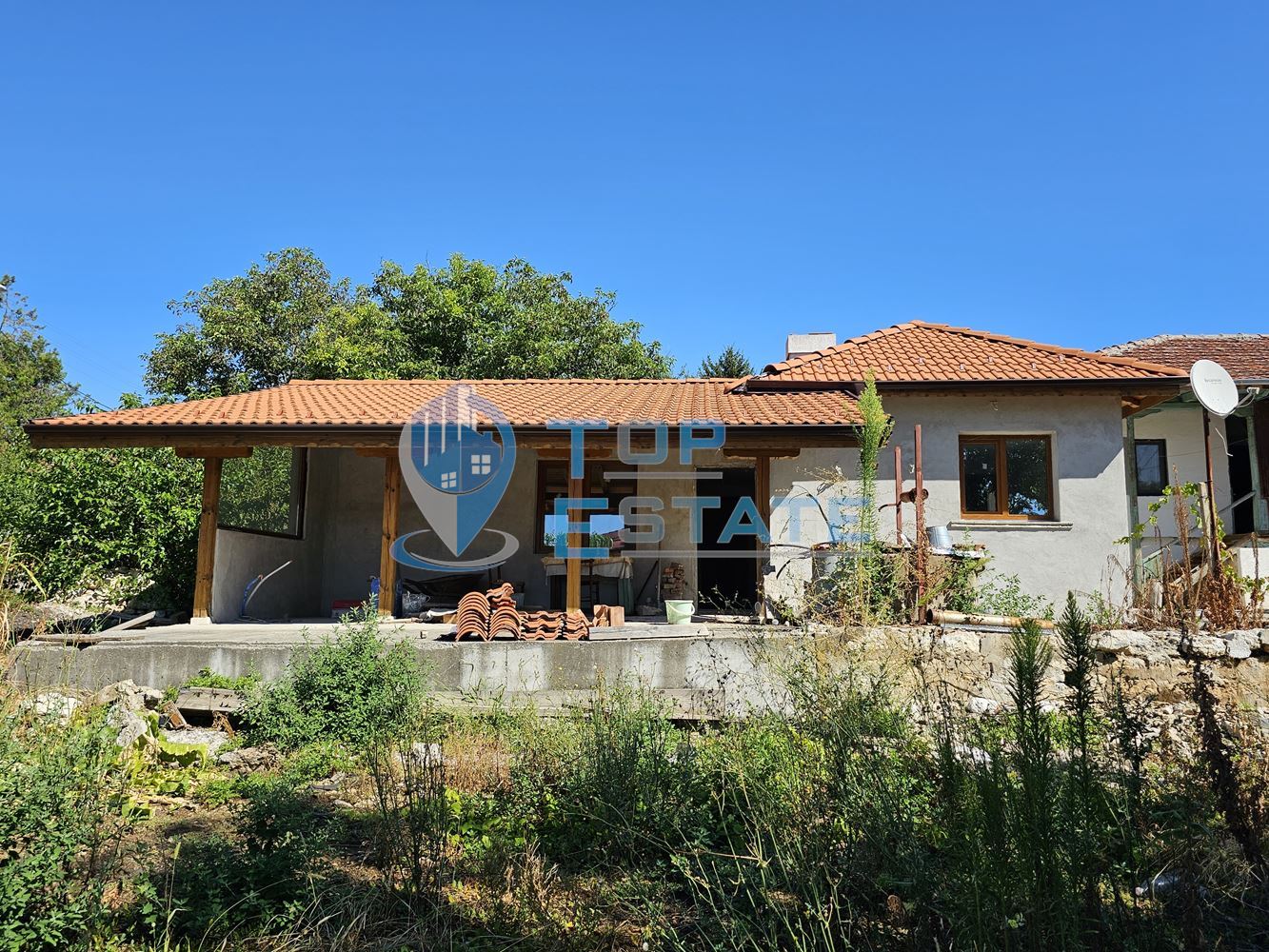 Едноетажна реновирана къща и двуетажна автентична къща в един двор в село Беляковец - 0