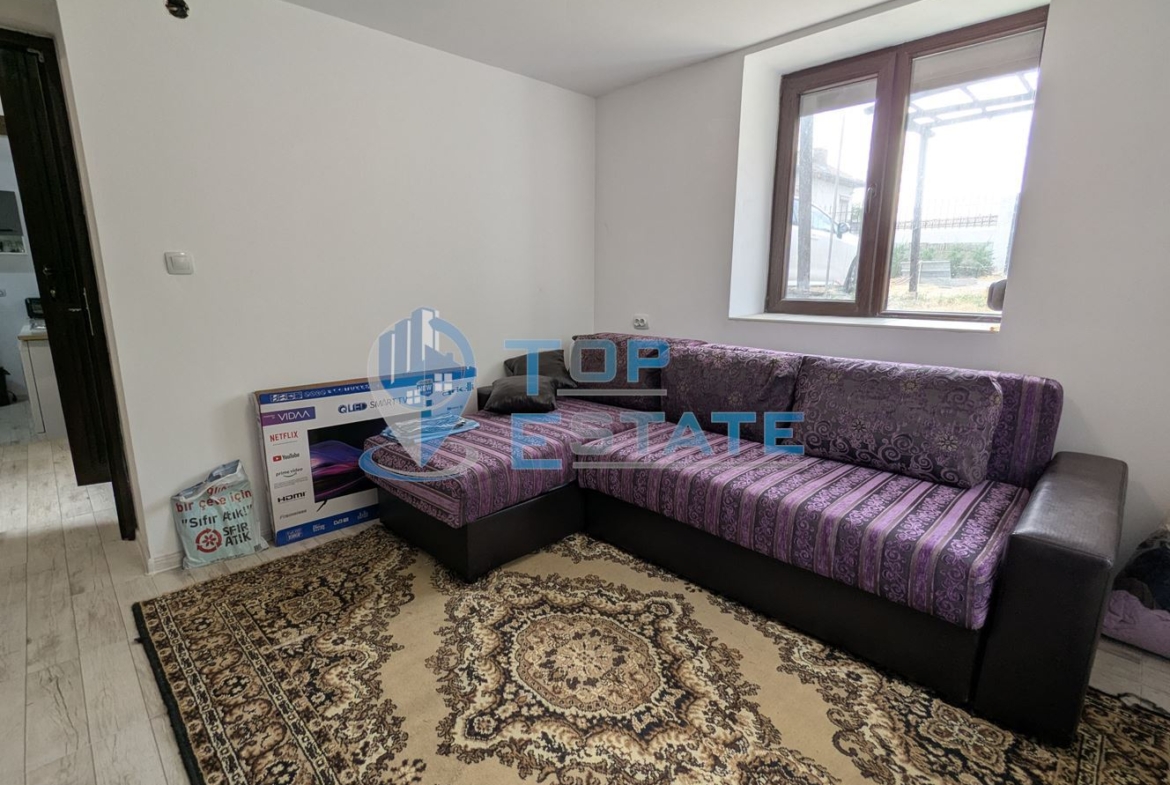 Двуетажна реновирана тухлена къща на центъра на село Поликраище, област Велико Търново - 0